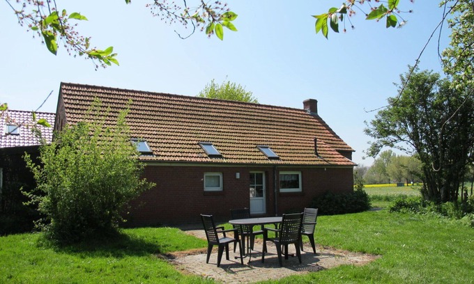 Bunde House | Cosy apartment in villa for 14 guests with WIFI, TV, terrace and pets allowed