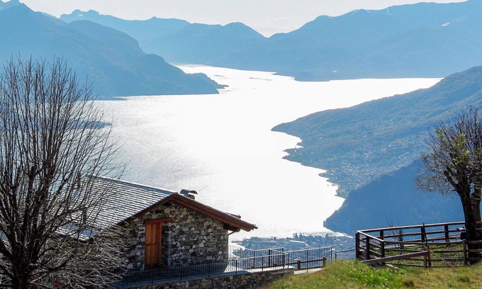 Peglio House | Cosy apartment in villa for 6 guests with WIFI, TV and patio