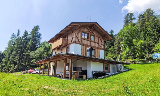 Livo Villa | Cosy apartment in villa for 12 guests with WIFI, TV and patio