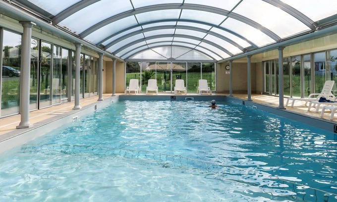 Crozon House | Cosy apartment in villa for 6 people with WIFI, pool, TV, terrace and pets allowed