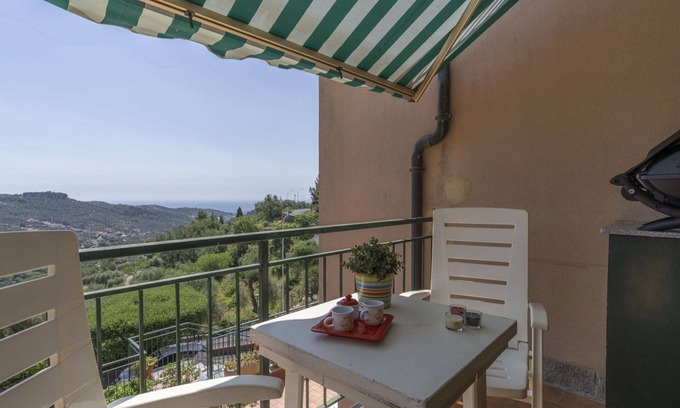 Diano Borello Apartment | Cosy apartment for 3 guests with WIFI, pool, TV, patio, pets allowed and parking