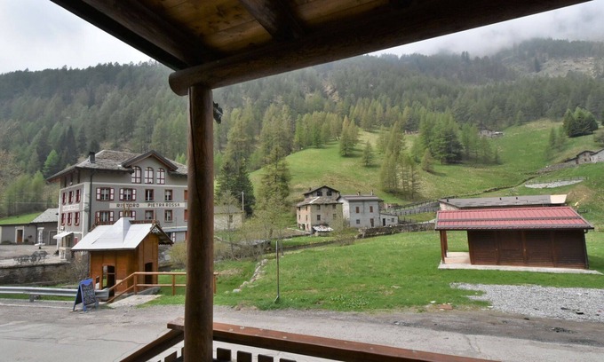 Ponte di Legno Apartment | Cosy apartment for 6 guests with WIFI, TV and parking