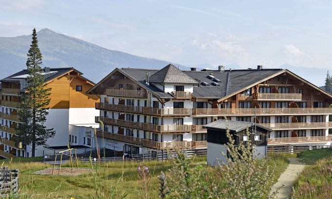 Katschberg Apartment | Cosy apartment with pool, WIFI, TV, balcony, pets allowed, panoramic view and parking
