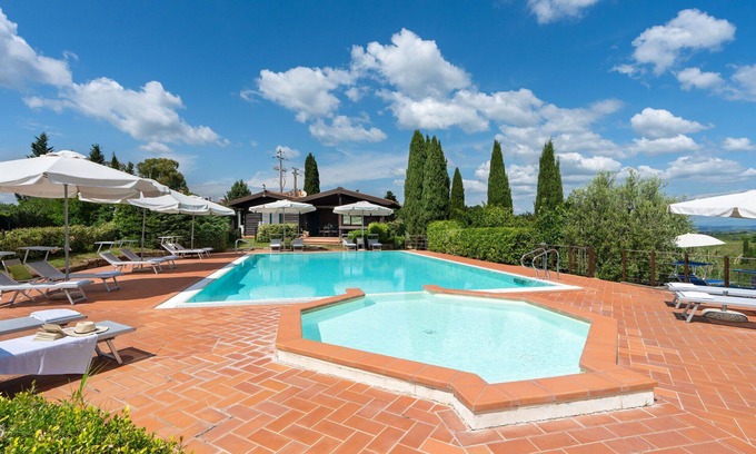 Sughera Apartment | Cosy apartment with pool, A/C, WIFI, TV, veranda, panoramic view and parking, close to San Gimig.