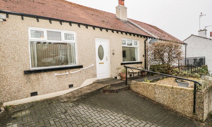 Heysham Cottage | COSY BEE, pet friendly, character holiday cottage in Heysham