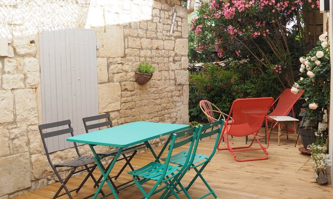 Surgeres House | Cosy, bright house + terrace in the center of Surgères