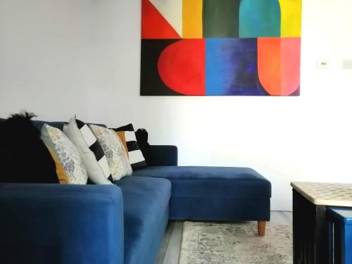 Quedgeley Apartment | Cosy Canalside Home in Peaceful Area - Easy M5 Access & Free Parking