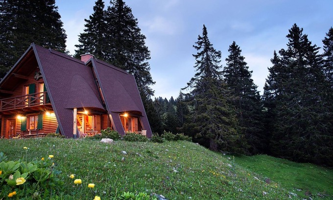 Ambroz pod Krvavcem Ski Chalet | Cosy Chalet in Cerklje na Gorenjskem with Mountain Views