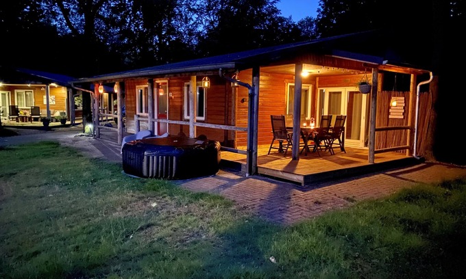 Erm Ski Chalet | Cosy chalet with jacuzzi, 50 metres from a beautiful swimming lake