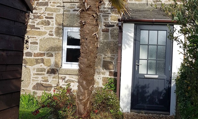 Saint Erth Praze Cottage | Cosy cornish dog friendly cottage, 5 mins from beach