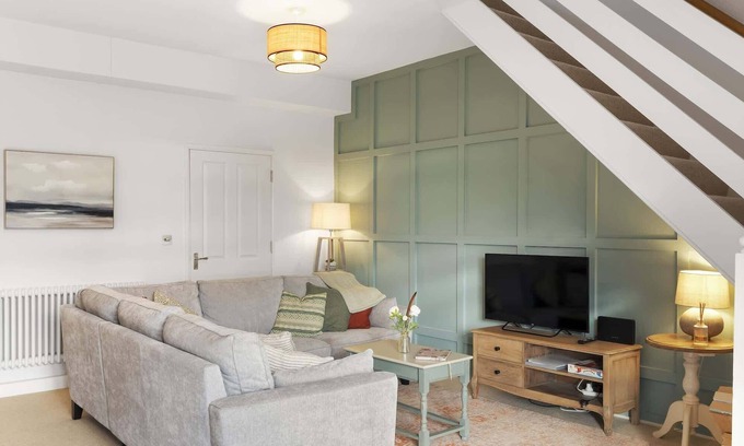 Newquay City Centre House | Cosy Cottage nr Bodmin Moor, Private Parking
