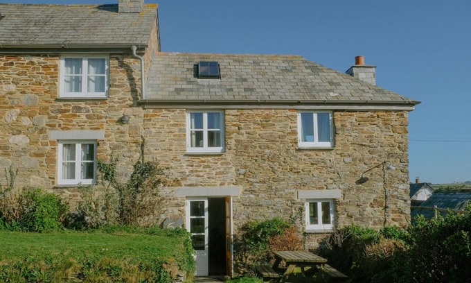 Trenance Cottage | Cosy cottage, peaceful setting 5 mins to beautiful sandy beach & fabulous walks!