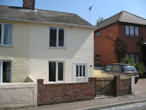 Mistley House | Cosy Cottage to Relax or Explore