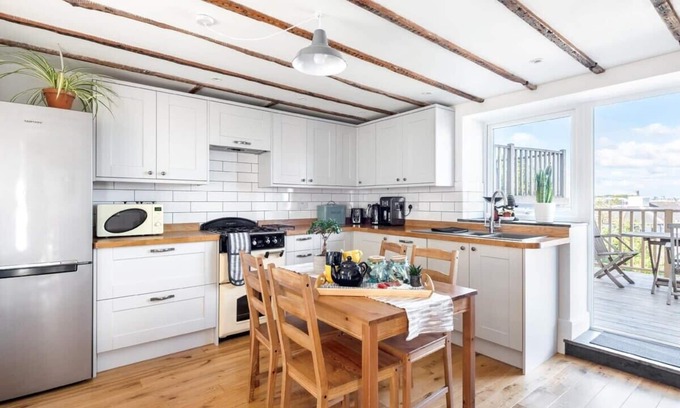 Turnchapel Cottage | Cosy Fisherman's Cottage w/Balcony & Sea Views