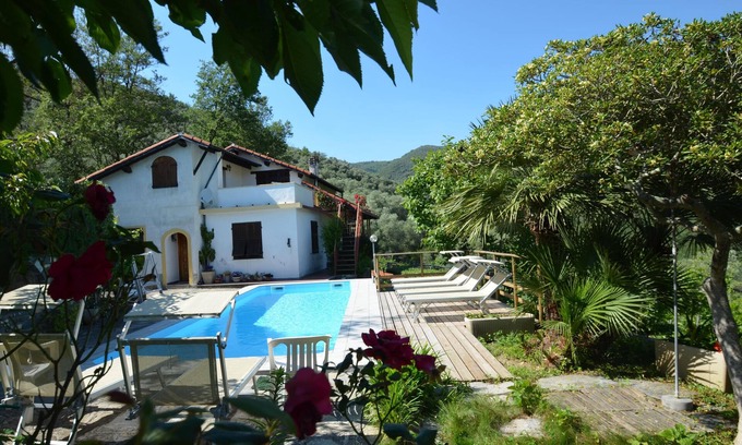 Prela Apartment | Cosy flat with large terrace, shared pool