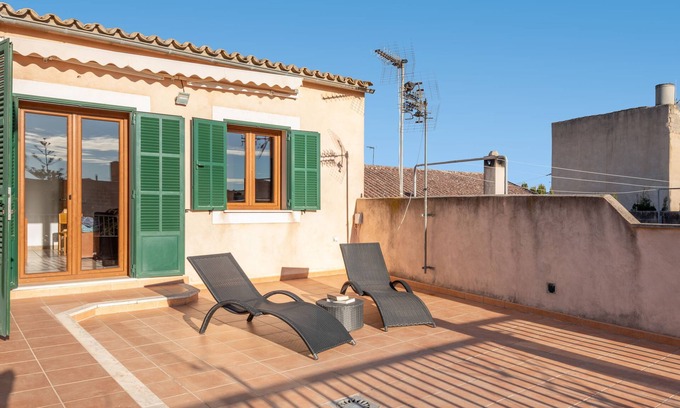Binissalem Apartment | Cosy Holiday Apartment with Wi-Fi, Air Conditioning and Terrace