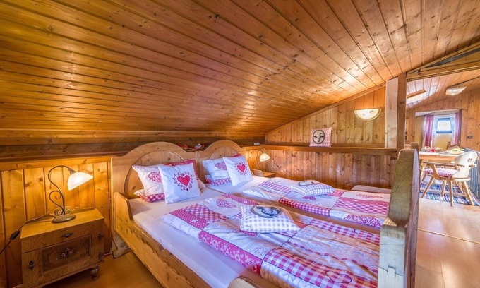 Bernau am Chiemsee Apartment | Cosy Holiday Apartment “Direkt Zwischen Chiemsee und Alpen” in an Idyllic Location