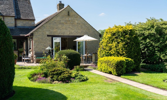 Broadwell Cottage | Cosy holiday cottage for 2 in the Cotswolds - Twigs
