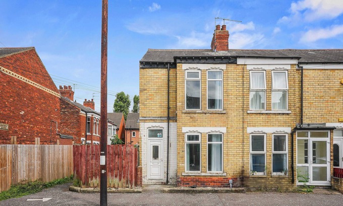 Hull House | Cosy home around Newland Avenue area
