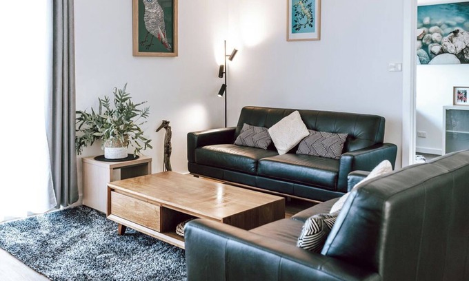 St Helens House | Cosy House, Close to Town with Views of the Bay