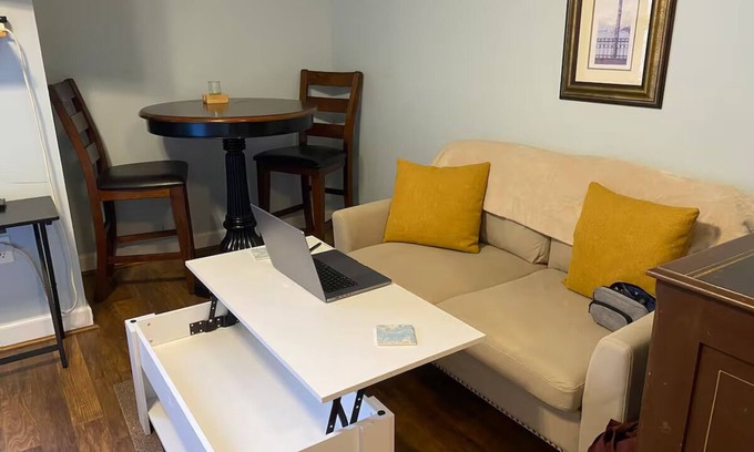 Smith Mountain Lake Condo | Cosy Lakefront Condo - 1-bedroom w/WiFi & fitness room in wonderful Huddleston