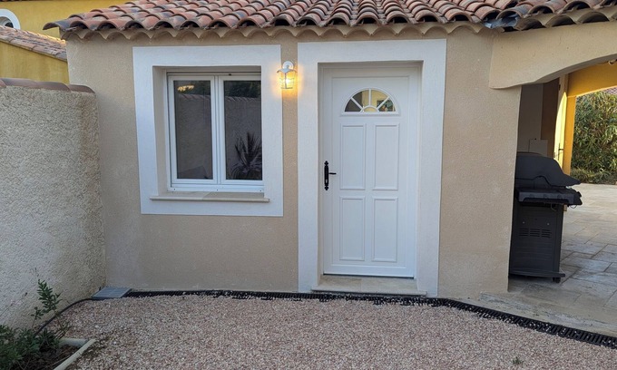 Rognac Bed & Breakfast | Cosy little apartment in Provence, ideal for a long romantic weekend.