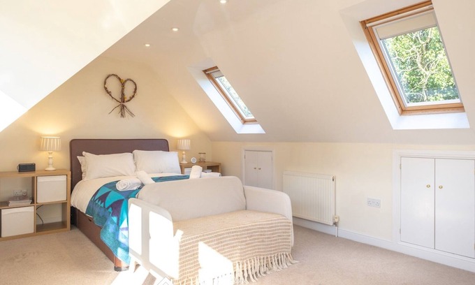 Radley House | Cosy loft apartment near Oxford I Pass the Keys