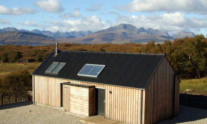 Breakish Cottage | COSY MODERN COTTAGE, GLORIOUS SEA & MOUNTAIN VIEWS.