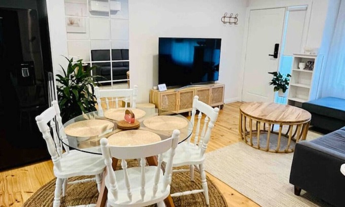 Oak Park House | Cosy Modern RetreatI CourtyardI Parking*FREE1night