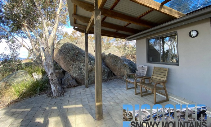 Crackenback Apartment | Cosy Mountain Retreat off Alpine Way
