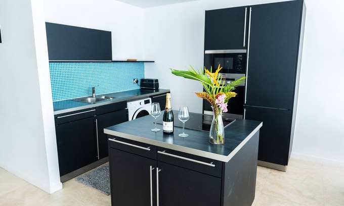 Lance aux Epines Condo | Cosy One-bedroom Contemporary Condo