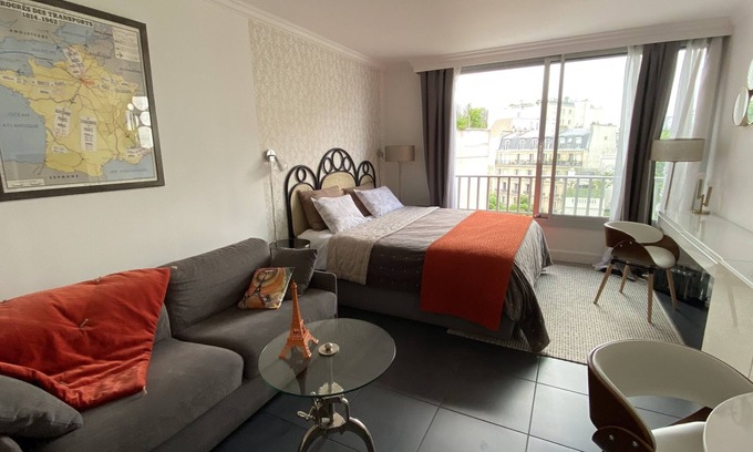 Ternes Condo | Cosy parisian place at Arc de Triomphe