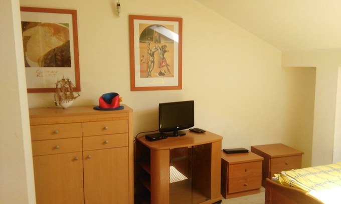 Velji Vinogradi Apartment | Cosy quiet apartment near the beach in the heart of Budva