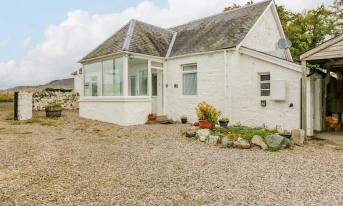 Blairgowrie Cottage | Cosy Scottish Cottage located beside Glenshee Ski Centre!