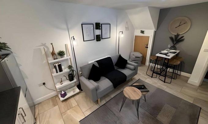Riverside Apartment | Cosy Stay: Principality Stadium