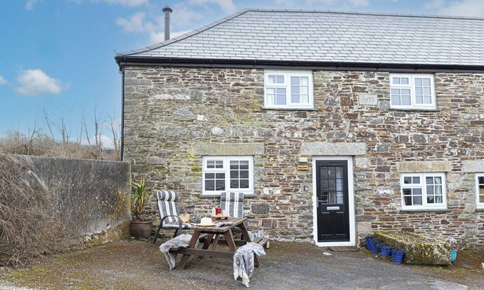 Saint Gennys House | Cosy stone cottage for 4 near Bude - 10 mins from beach