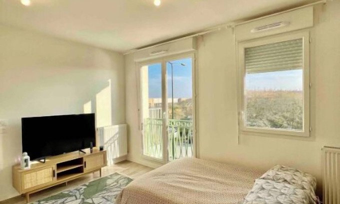 Le Blanc-Mesnil Apartment | Cosy studio - Paris & CDG