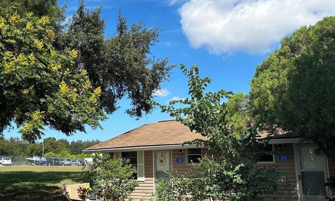Clermont Condo | Cosy vacation cottage within walking distance of beautiful Lake Louisa