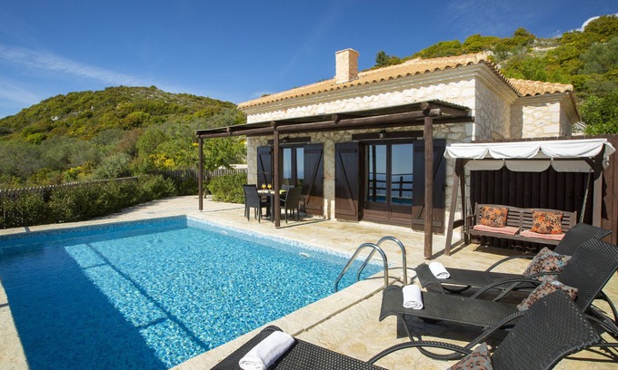 Lefkas Villa | Cosy Villa Ersi deal for couples and families,with private pool & sea view