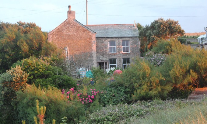 Padstow Cabin | Cosy with a real Cornish feel right on the beach, near Padstow.