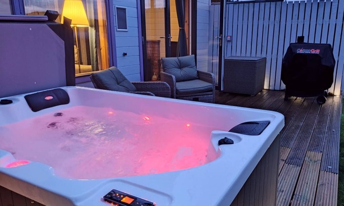 Pitlochry Cabin | Cosy Woodland Lodge close to Pitlochry