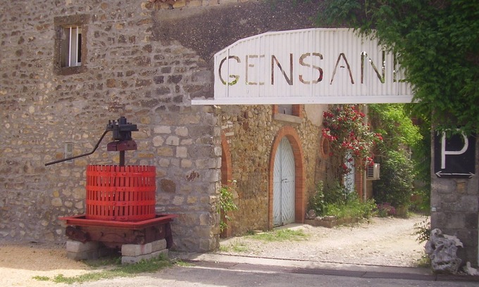 Saint-Hilaire-de-Brethmas Cottage | cottage 8 people 4 bedrooms 3 stars in a farmhouse surrounded by vineyards