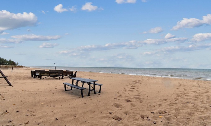 Greenbush Cabin | Cottage #1: 2BR/1BA Relaxing Lakefront Retreat!nn