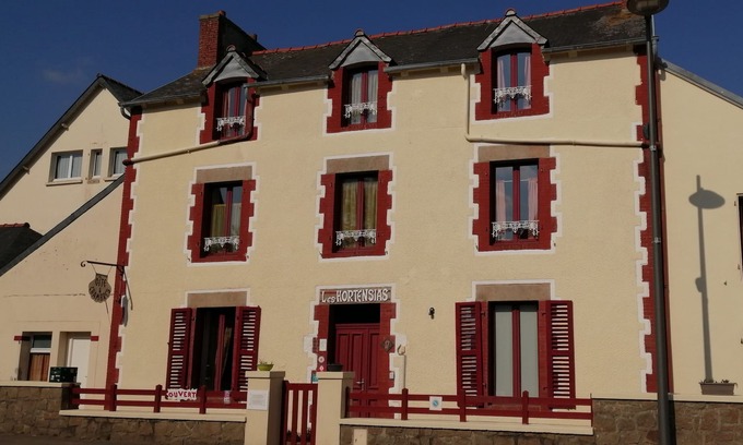 Trevou-Treguignec House | Cottage 15 people Les Hortensias 800m from the sea