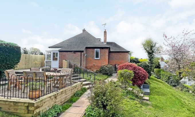 Alton Cottage | Cottage ∙ 2 bedrooms ∙ 6 guests