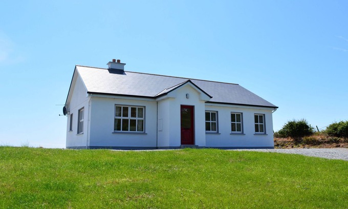 Clifden Cottage | Cottage 311 Clifden - sleeps 5 guests in 3 bedrooms