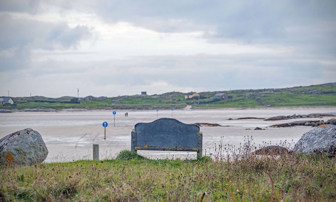 Omey Island Cottage | Cottage 383 - Claddaghduff - sleeps 8 guests in 4 bedrooms