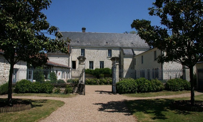 Bournand House | Cottage, 4 bedrooms up to 10, pool, in a XVIIth C Castle in the Loire Valley
