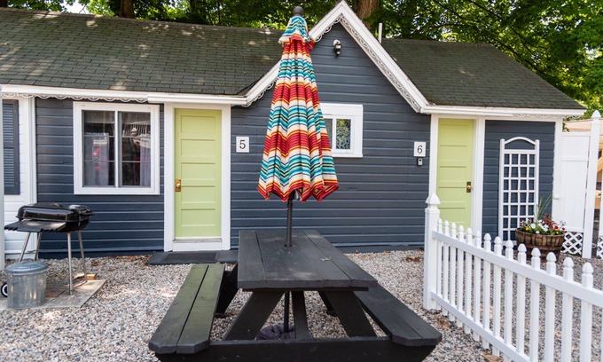 Wolfeboro Cottage | Cottage 5-6 - Year Round Pet Friendly - 2 Bedroom/1 Bath End Unit