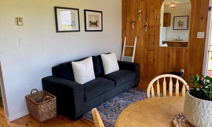 French River Cottage | Cottage #7 with coastal decor - 1 bedroom - pet friendly!
